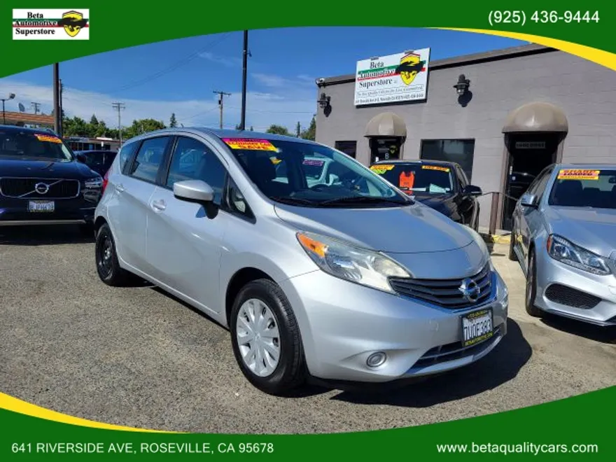 2015 Nissan Versa Note SV photo 1
