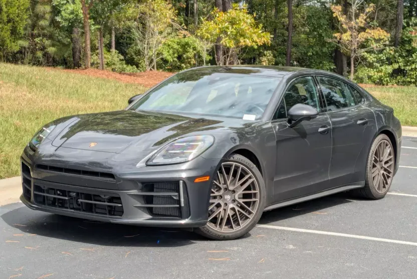 2024 Porsche Panamera photo 1