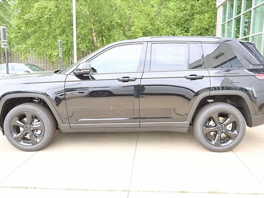 2025 Jeep Grand Cherokee Limited photo 1