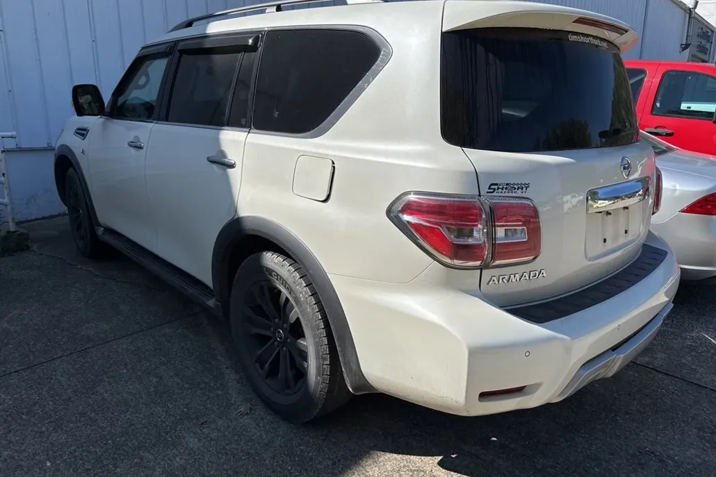 2017 Nissan Armada Platinum photo 1