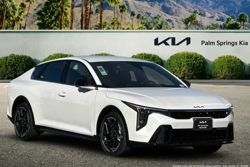 2025 Kia K4 GT-Line photo 1