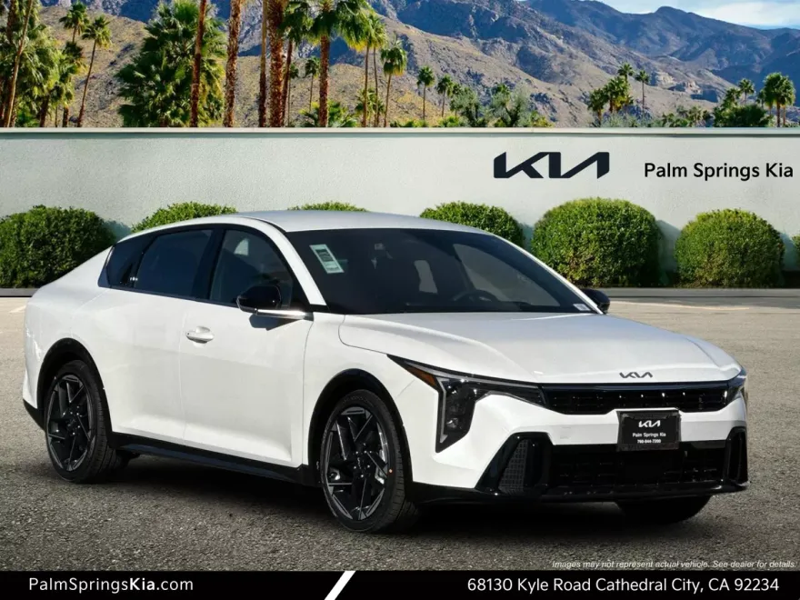 2025 Kia K4 GT-Line photo 1