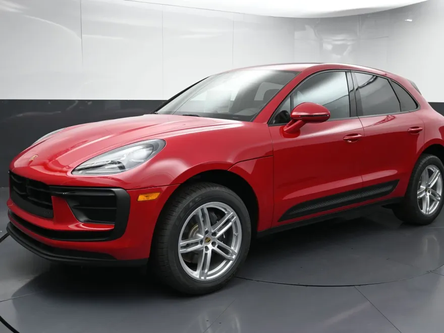2025 Porsche Macan T photo 1