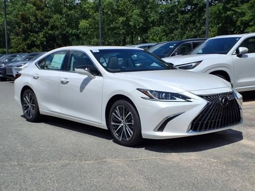 2025 Lexus ES 300h photo 1