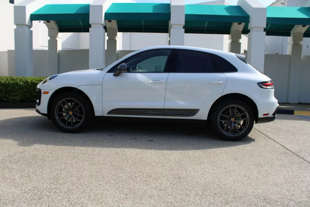 2025 Porsche Macan T photo 1