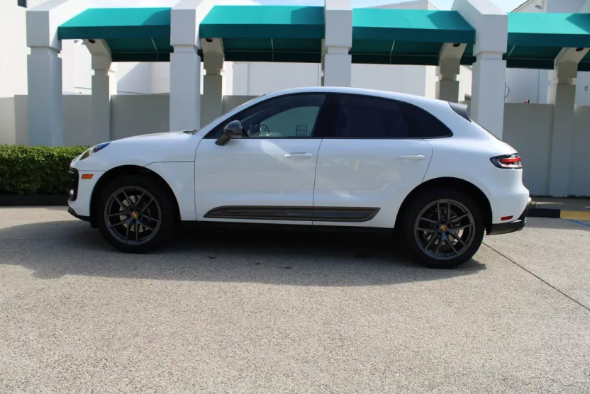2025 Porsche Macan T photo 1
