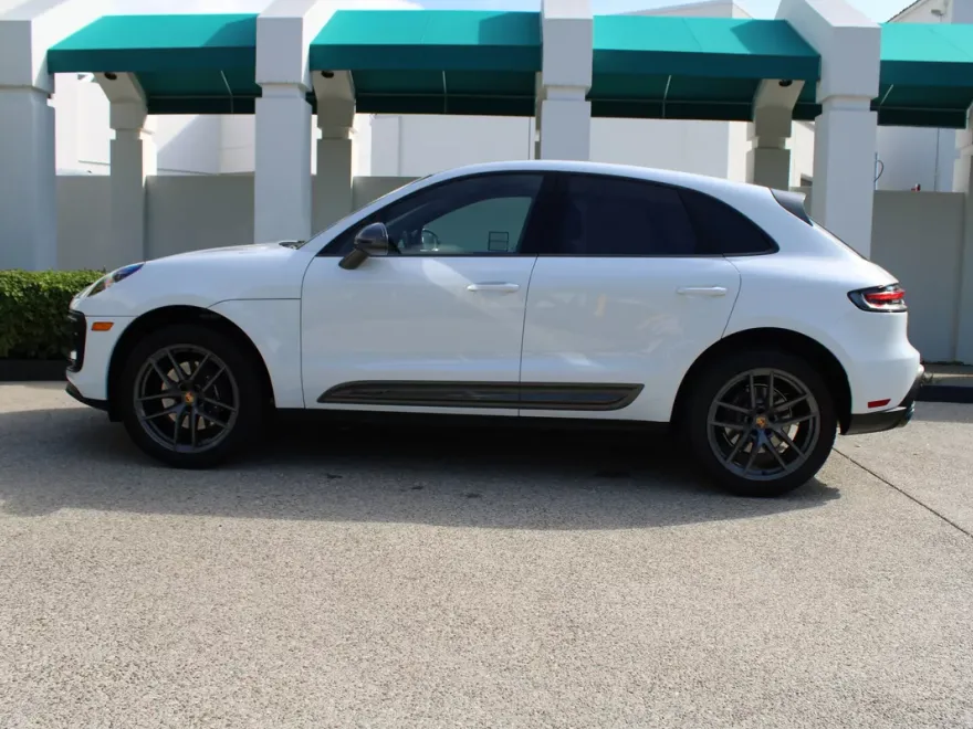 2025 Porsche Macan T photo 1
