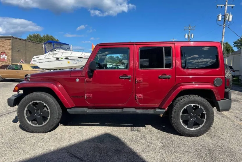 2012 Jeep Wrangler Unlimited Sahara photo 1