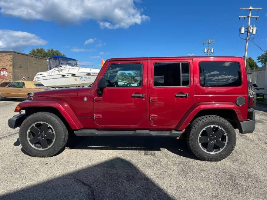 2012 Jeep Wrangler Unlimited Sahara photo 1