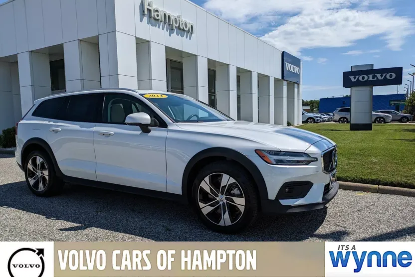 2024 Volvo V60 Cross Country B5 AWD Plus photo 1