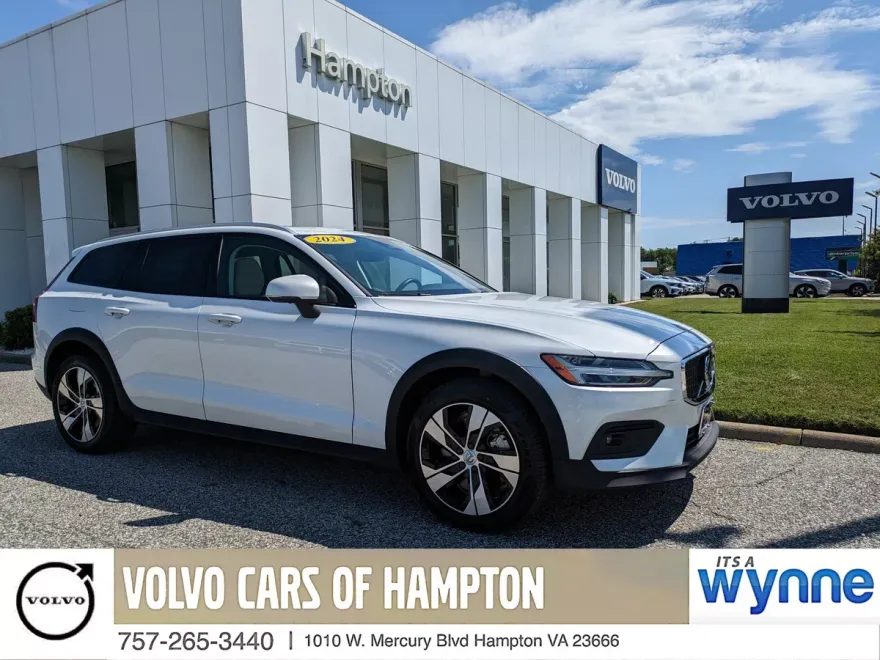 2024 Volvo V60 Cross Country B5 AWD Plus photo 1