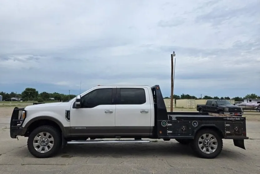 2017 Ford F-350 Lariat photo 1