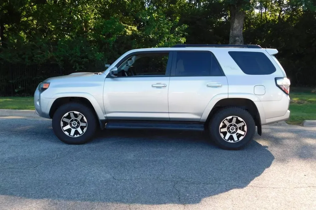 2021 Toyota 4Runner TRD Off-Road photo 1