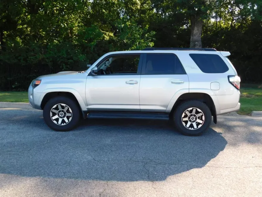 2021 Toyota 4Runner TRD Off-Road photo 1