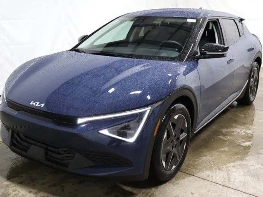 2025 Kia EV6 Light photo 1
