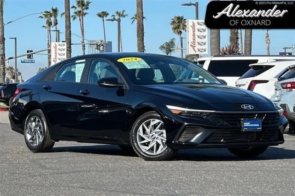 2024 Hyundai Elantra SEL photo 1