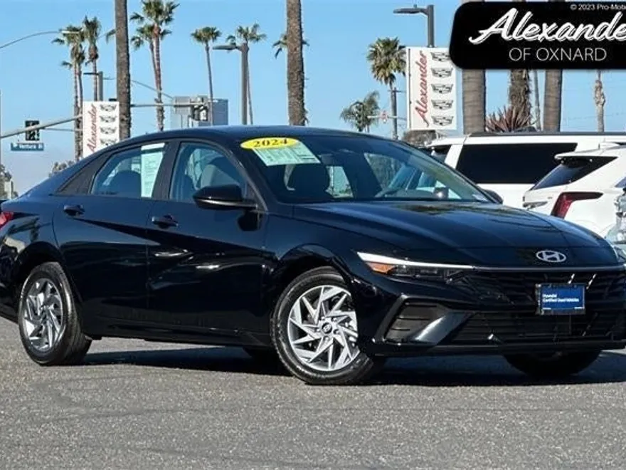 2024 Hyundai Elantra SEL photo 1