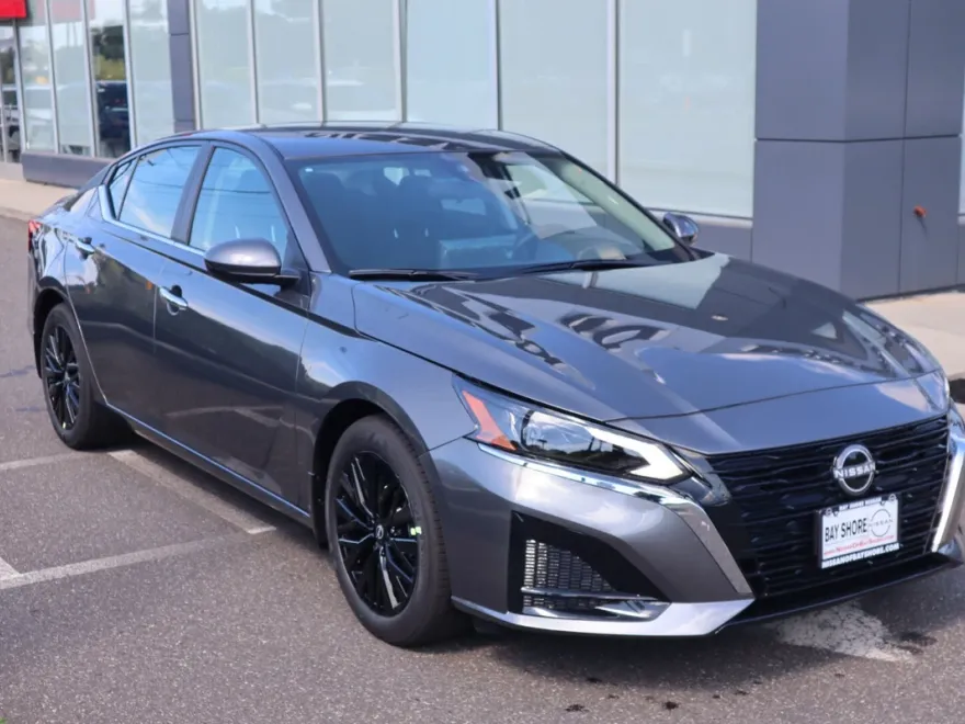 2025 Nissan Altima SV photo 1
