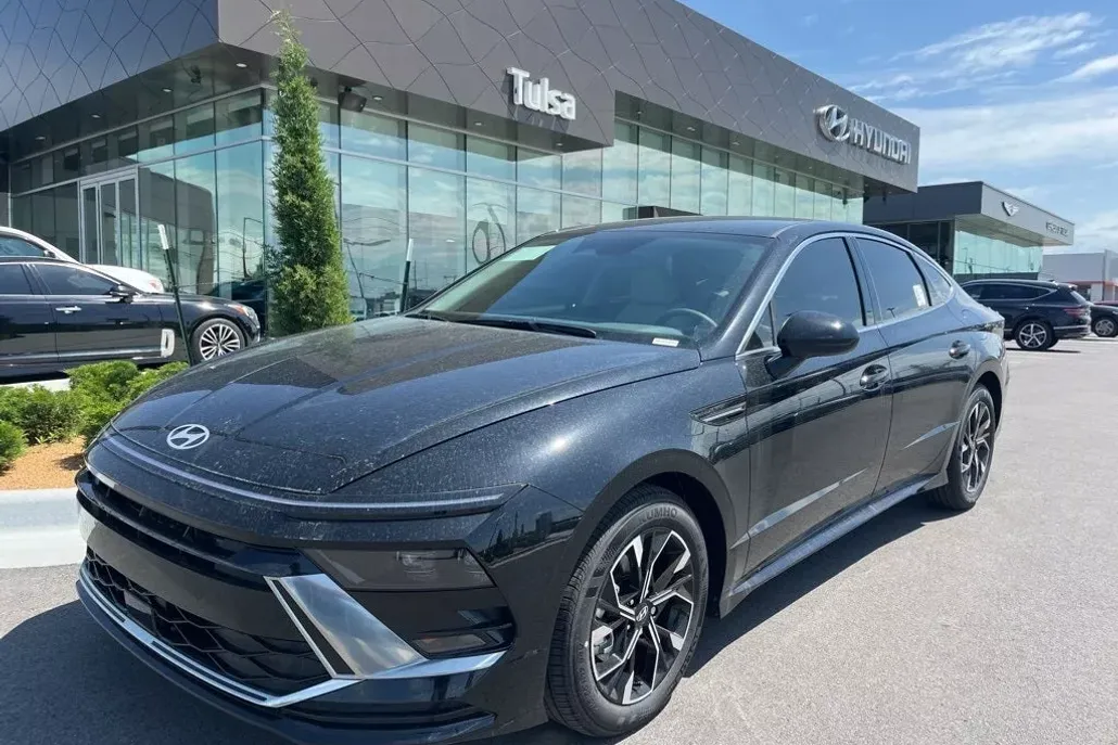 2025 Hyundai Sonata SEL photo 1