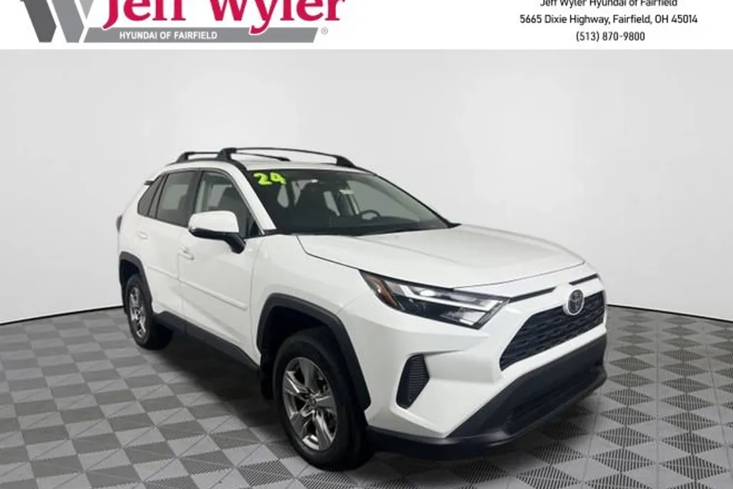 2024 Toyota RAV4 XLE photo 1