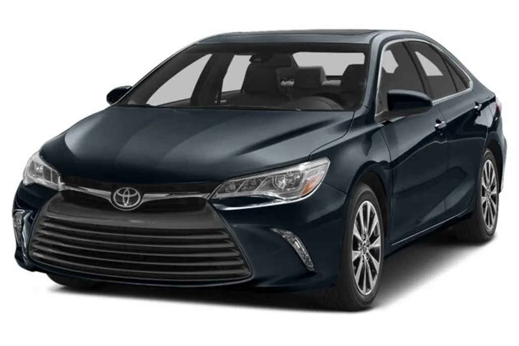 2016 Toyota Camry LE photo 1