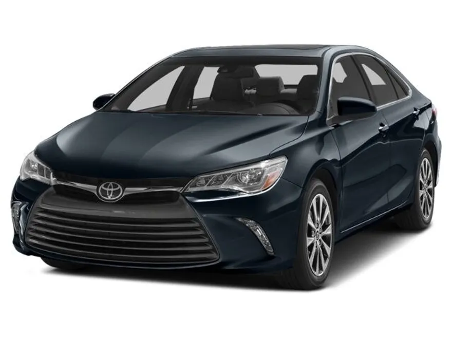 2016 Toyota Camry LE photo 1