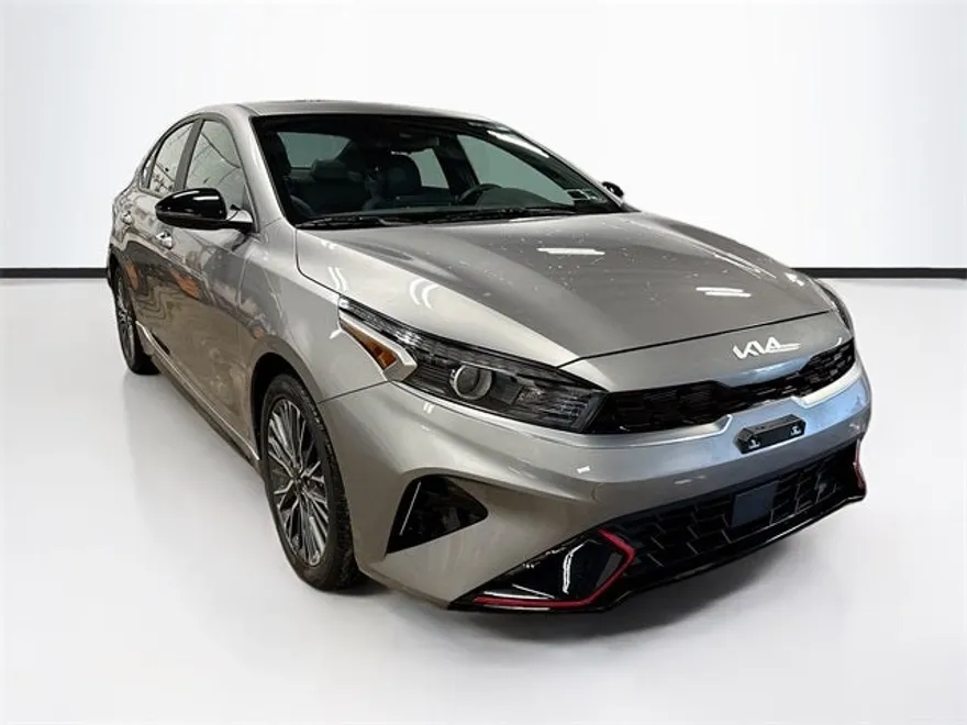 2023 Kia Forte GT-Line photo 1