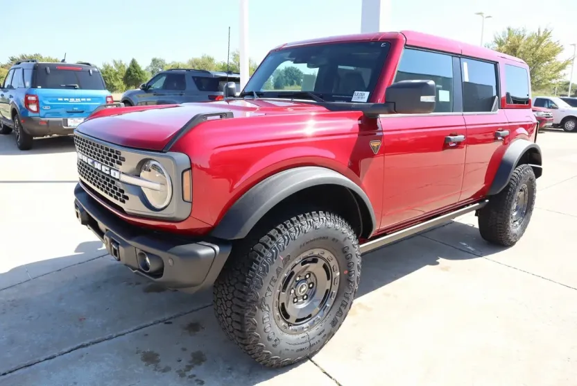 2025 Ford Bronco Badlands photo 1
