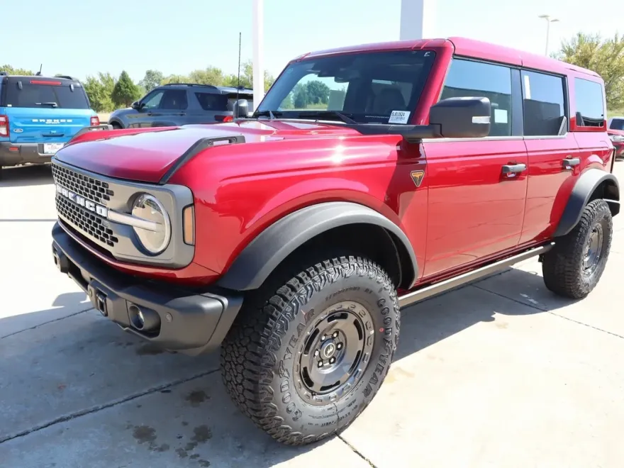 2025 Ford Bronco Badlands photo 1