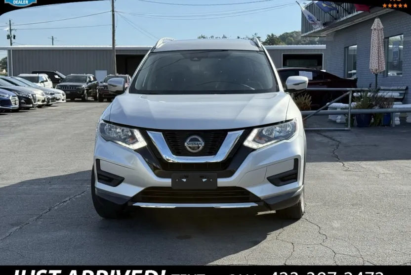 2020 Nissan Rogue SV photo 1
