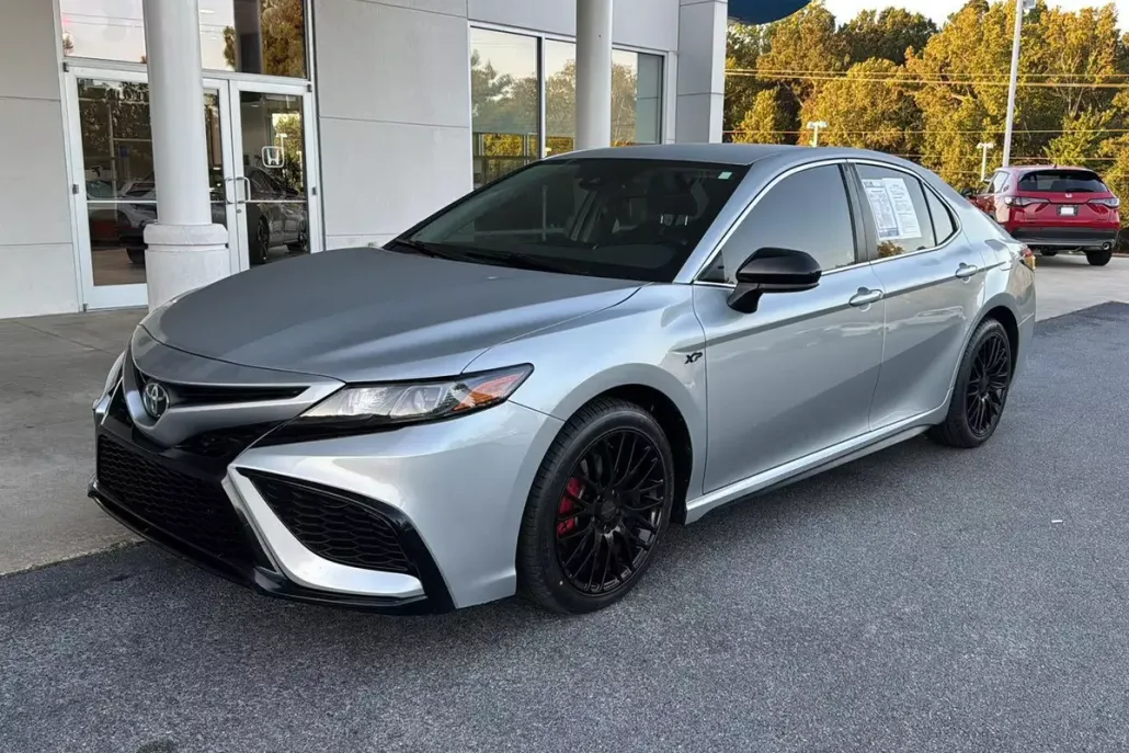 2021 Toyota Camry SE photo 1