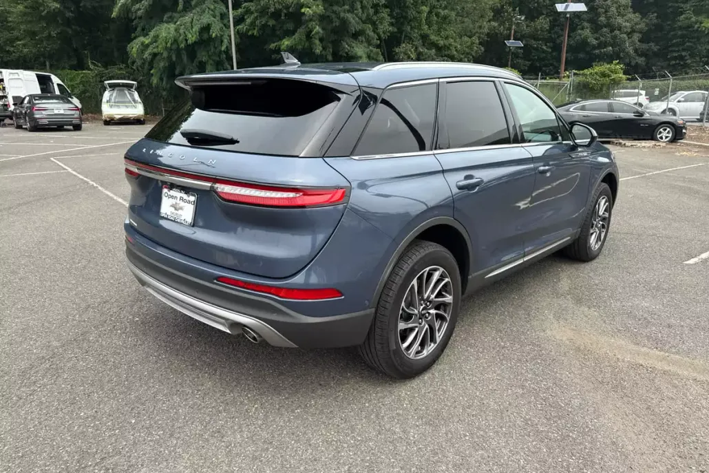 2022 Lincoln Corsair Standard photo 1