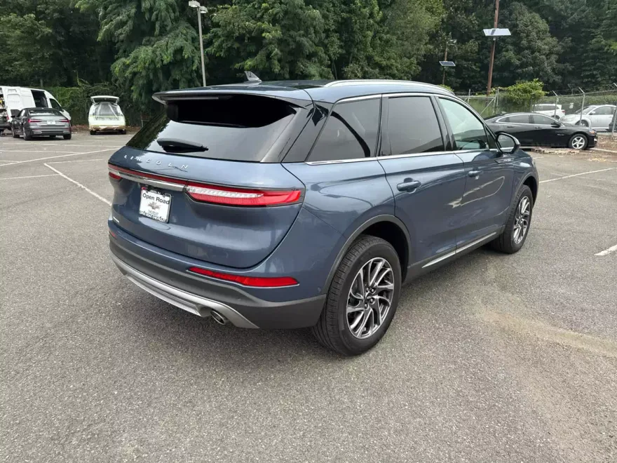 2022 Lincoln Corsair Standard photo 1