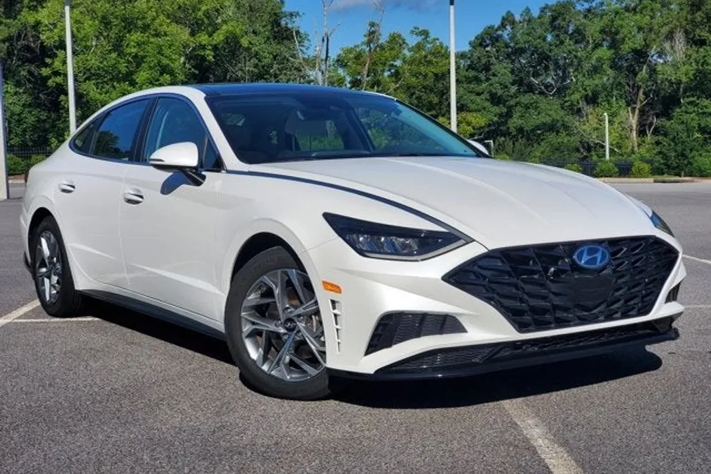 2022 Hyundai Sonata SEL photo 1