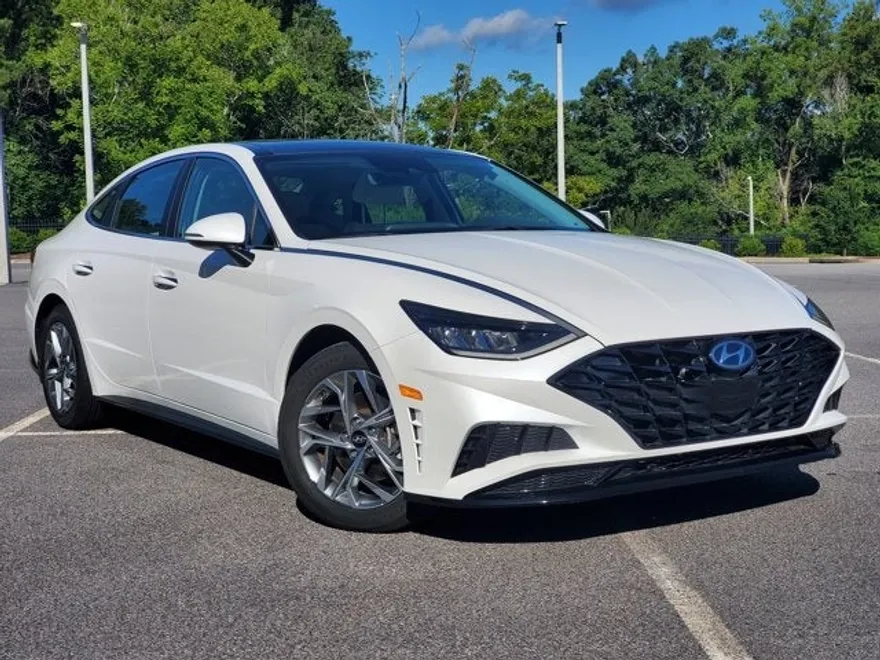 2022 Hyundai Sonata SEL photo 1
