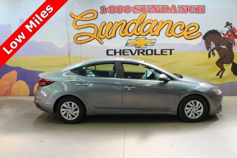 2019 Hyundai Elantra SE photo 1