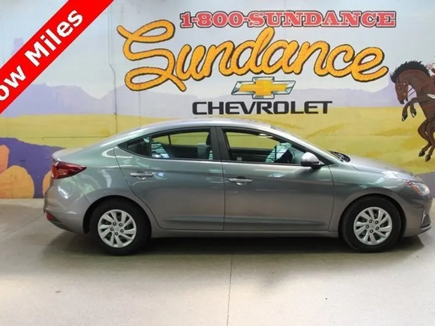 2019 Hyundai Elantra SE photo 1