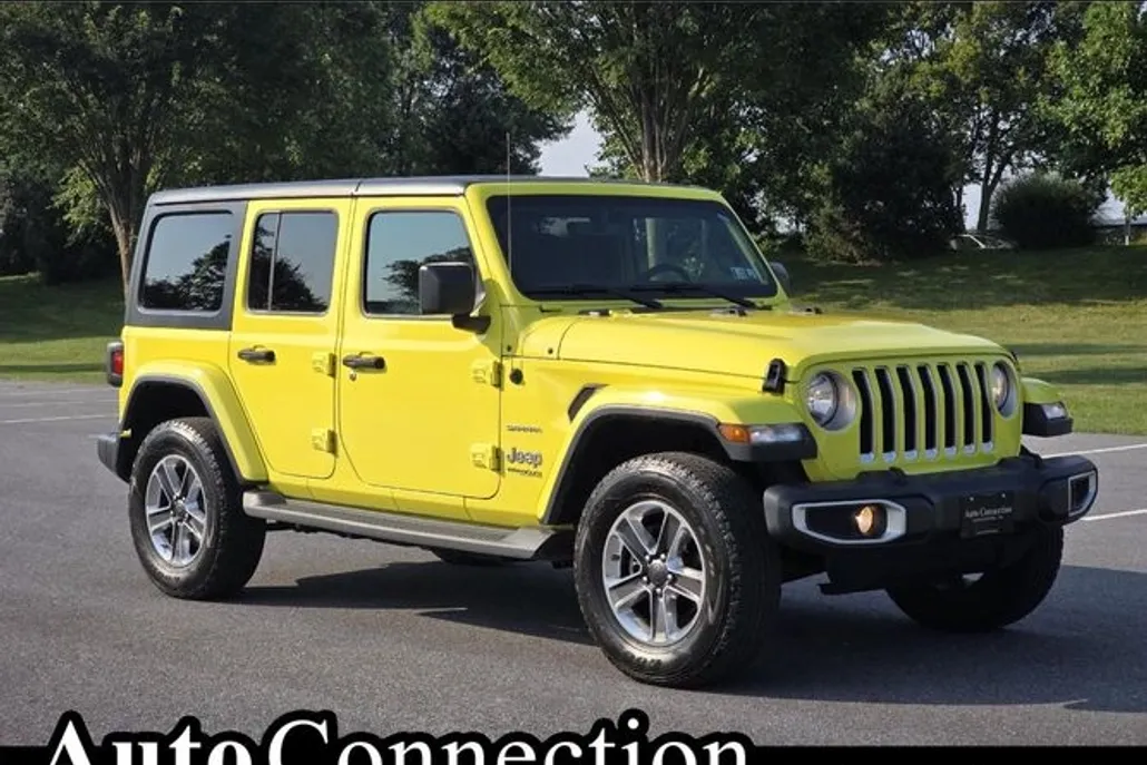 2017 Jeep Wrangler Unlimited Sahara photo 1
