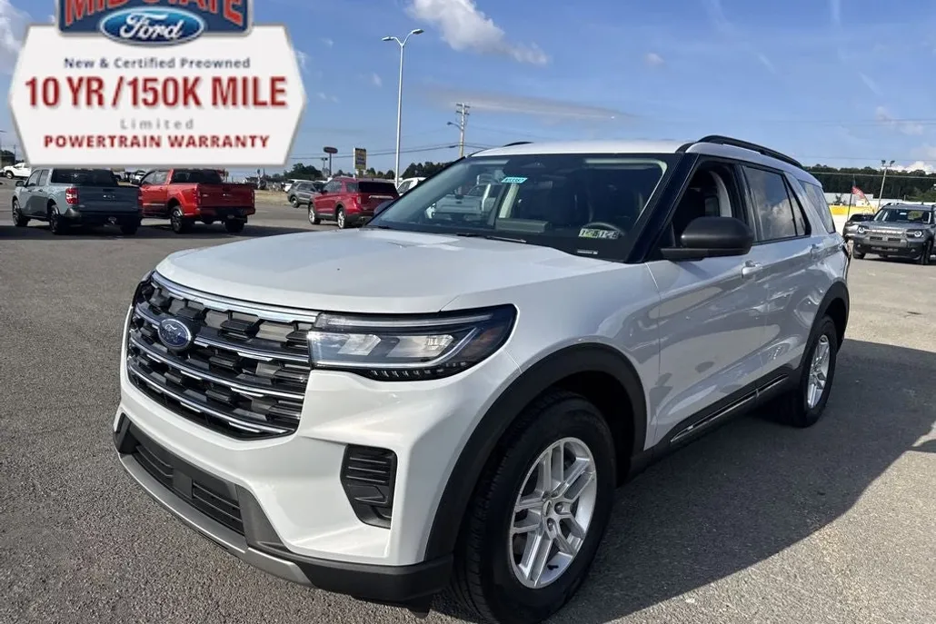 2025 Ford Explorer photo 1