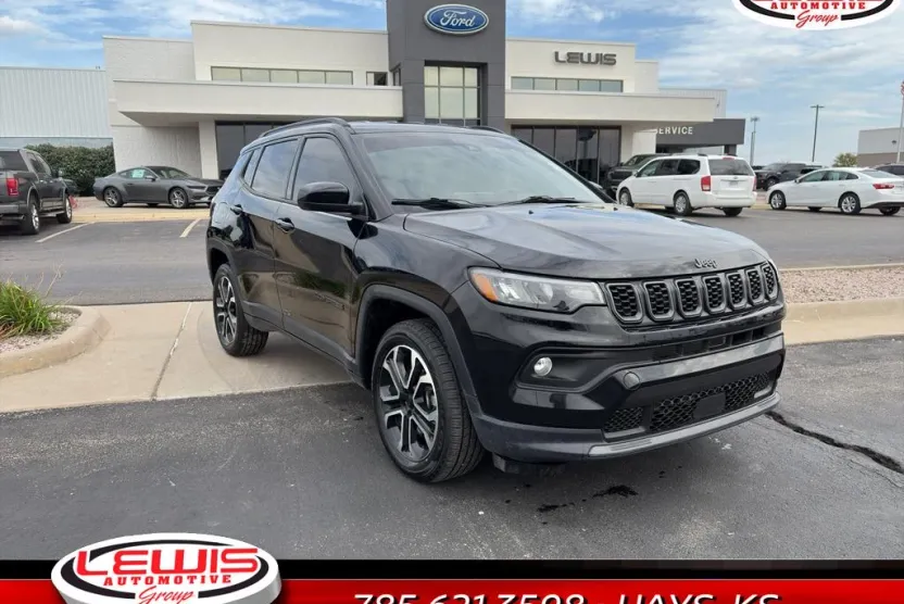 2025 Jeep Compass Latitude photo 1