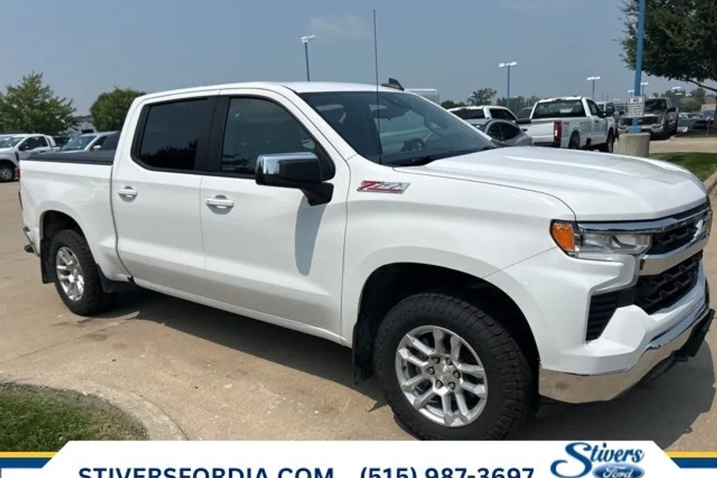 2022 Chevrolet Silverado 1500 LT photo 1