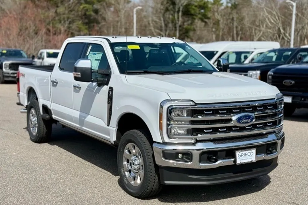 2025 Ford F-350 Lariat photo 1