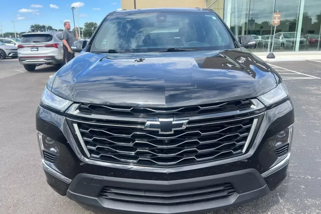 2023 Chevrolet Traverse Premier photo 1