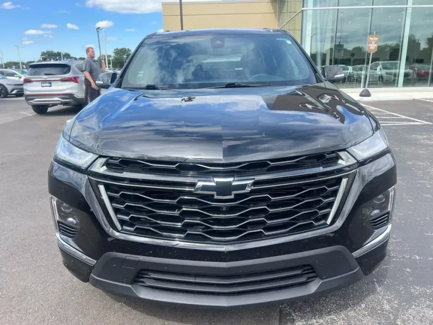 2023 Chevrolet Traverse Premier photo 1
