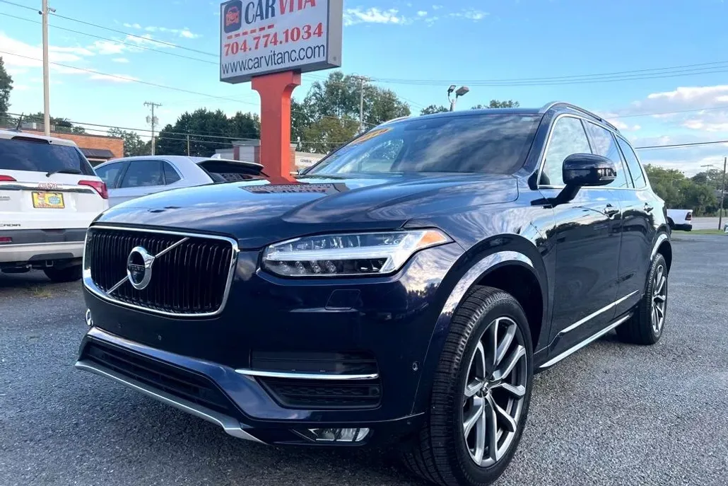 2019 Volvo XC90 T6 AWD Momentum photo 1