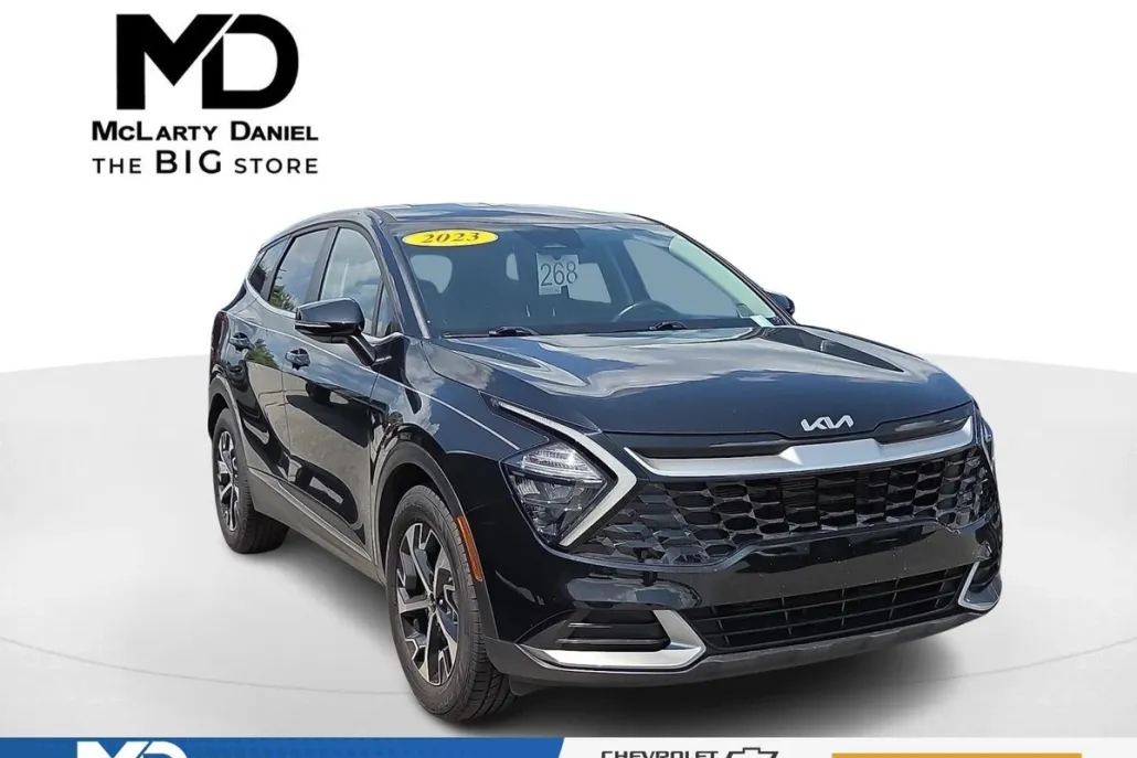 2023 Kia Forte LXS photo 1