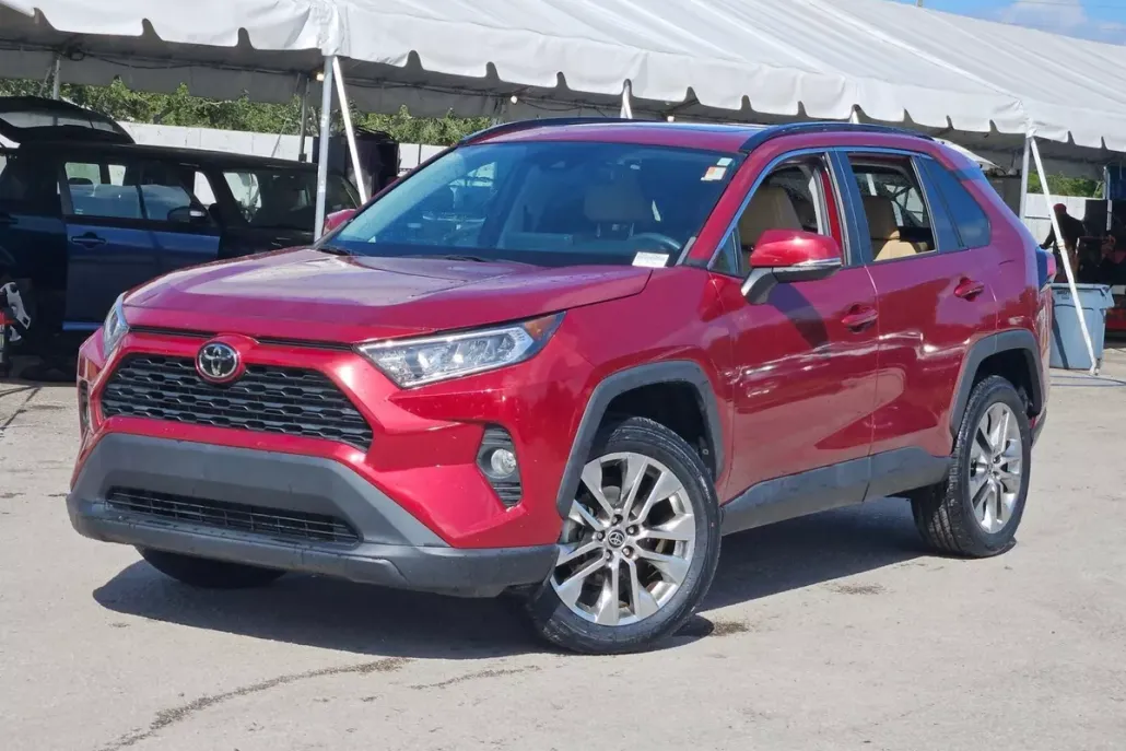 2021 Toyota RAV4 XLE Premium photo 1