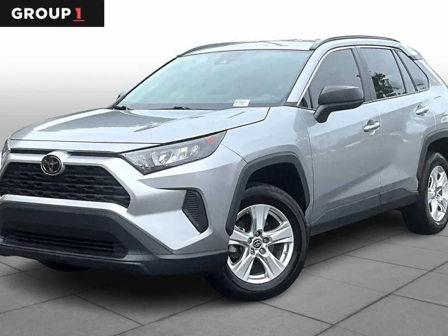 2021 Toyota RAV4 LE photo 1