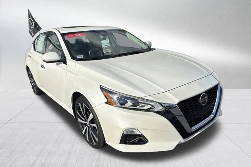 2021 Nissan Altima 2.5 Platinum photo 1