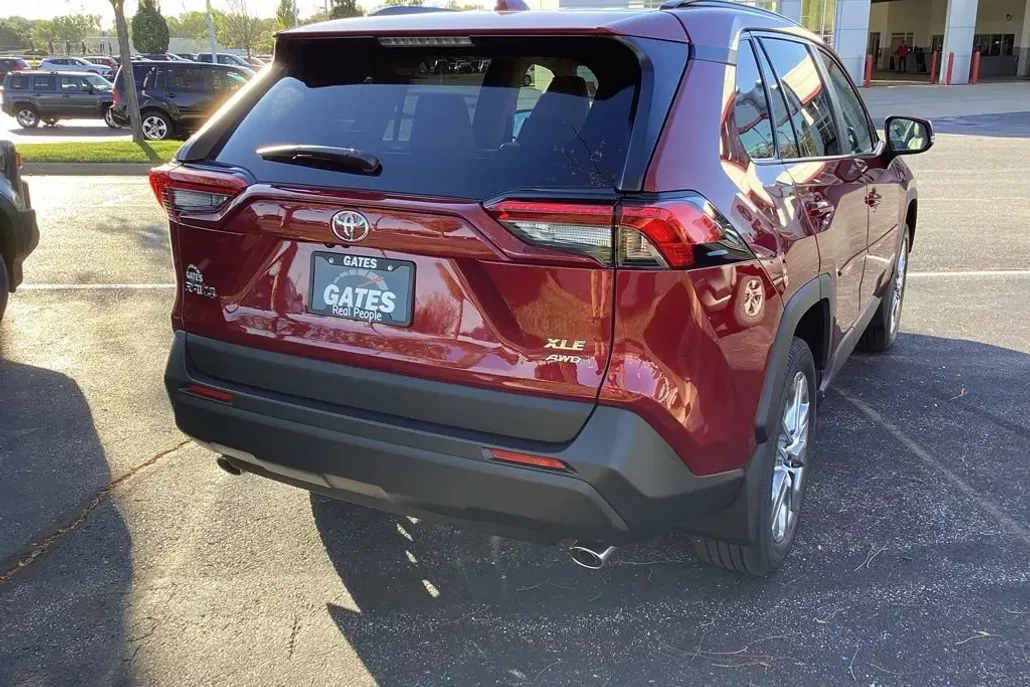 2025 Toyota RAV4 XLE Premium photo 1